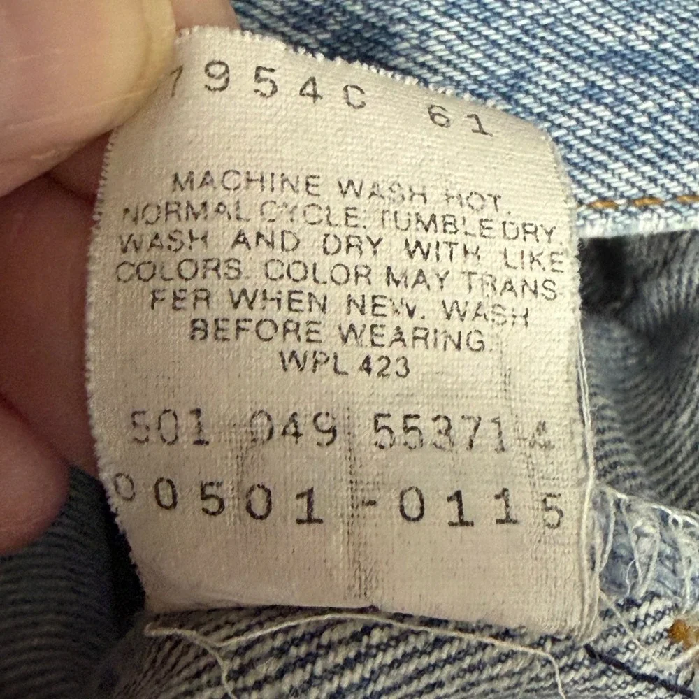Vintage Levis 501 Mens Light Wash Straight Leg Button Fly Jeans 31x32 Made inUSA